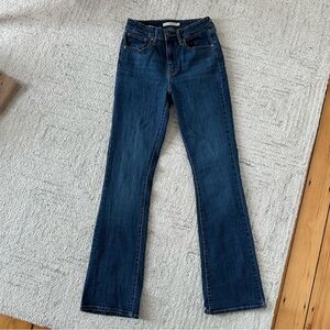 Levi’s 725 high rise bootcut dark wash 28